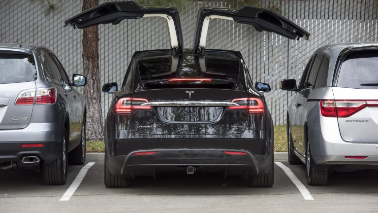 How totaled Tesla bought for elements in US got here again on-line in Ukraine