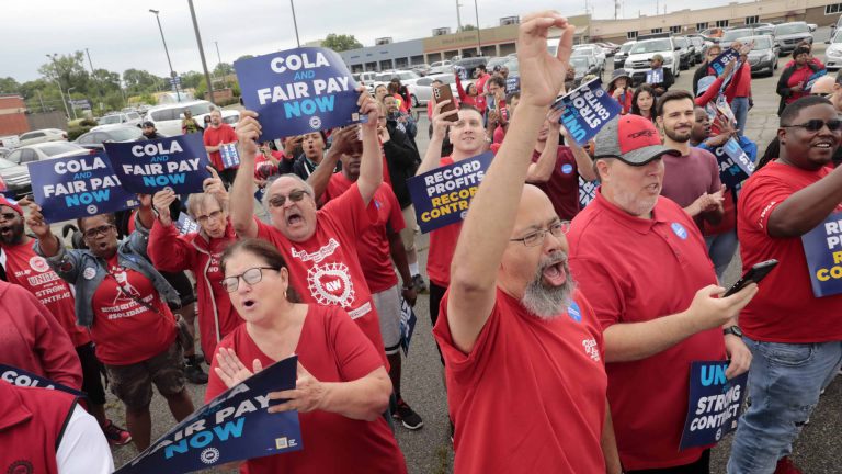 Stellantis gives 14.5% pay elevate to UAW, days earlier than doable strike