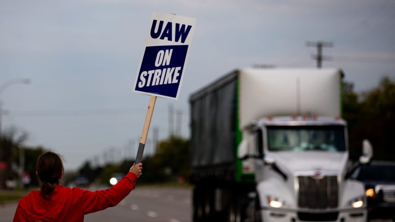 Jim Cramer says Ford might finally look to shift some manufacturing to Mexico amid UAW strike