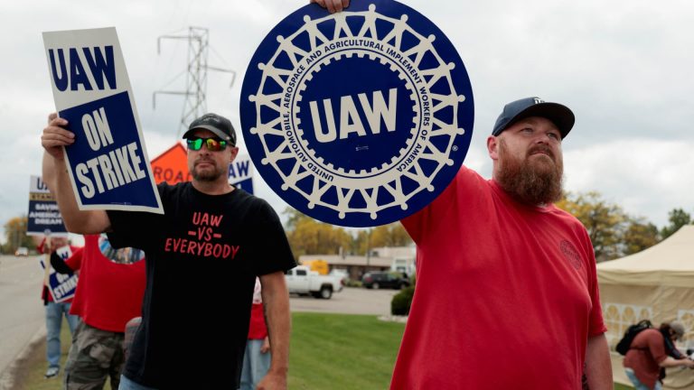 UAW, Mack Vans staff to vote on deal