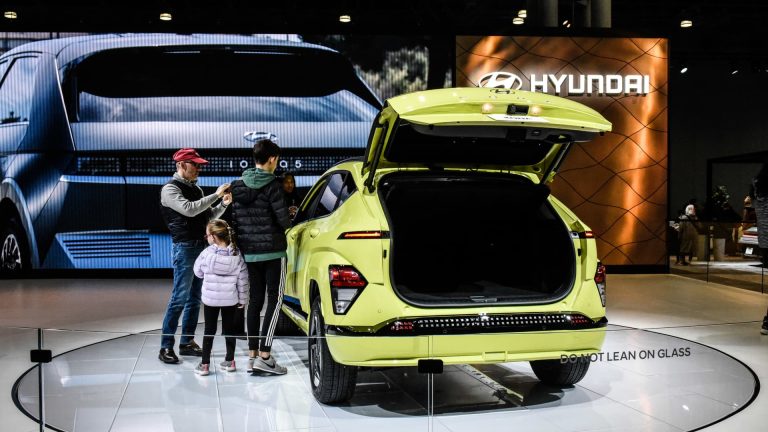 Amazon to let sellers promote vehicles on its web site, beginning with Hyundai