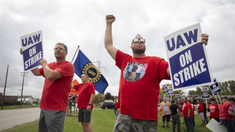 GM labor offers with UAW, Unifor to extend prices by $9.3 billion