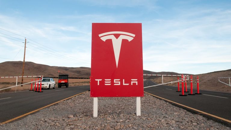 Tesla to lift pay fee for hourly Nevada Gigafactory employees in Jan.