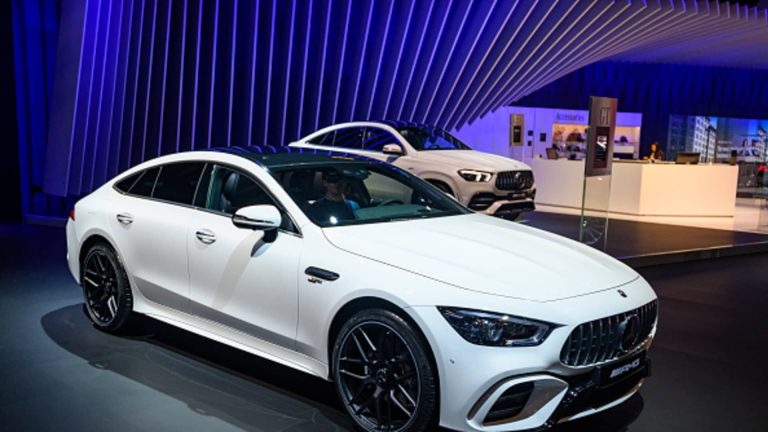 Mercedes-Benz shares climb 5% on share buyback, regardless of ‘distinctive’ uncertainty forward