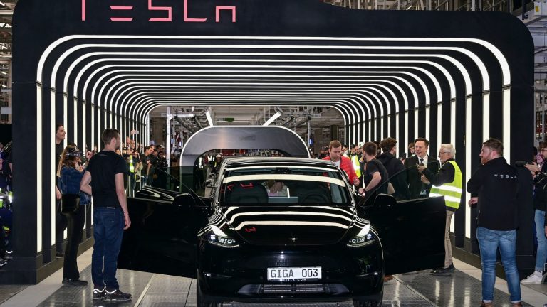 Elon Musk requires ‘FSD’ demo for each potential Tesla purchaser in North America