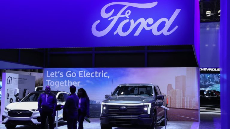 Ford delays new EV plant, cancels electrical three-row SUV